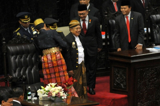 Jokowi-JK kompak kenakan pakaian adat di sidang tahunan MPR