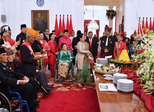 Akrab dan hangat, begini suasana saat para presiden RI kumpul di Istana