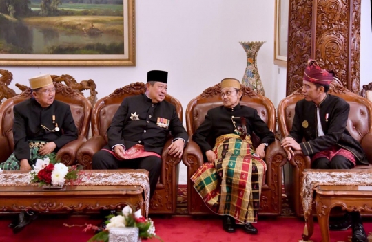 Akrab dan hangat, begini suasana saat para presiden RI kumpul di Istana