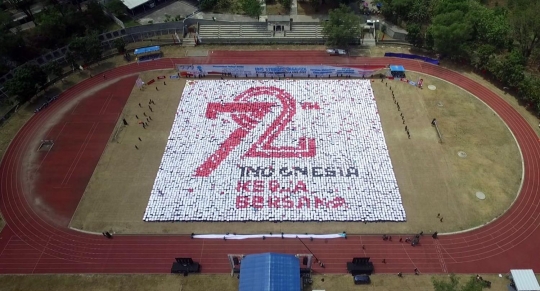 Koreografi ribuan mahasiswa baru UNS pecahkan rekor MURI