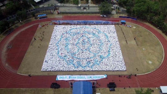 Koreografi ribuan mahasiswa baru UNS pecahkan rekor MURI