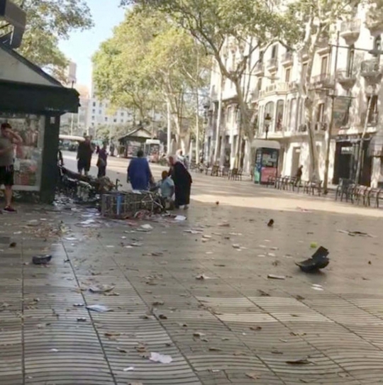 Suasana mencekam usai mobil tabrak kerumunan turis di Barcelona