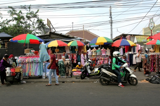 Pemprov DKI ancam cabut KJP penerobos trotoar