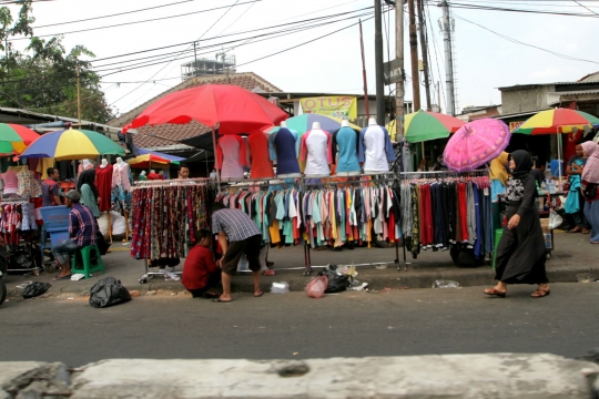 Pemprov DKI ancam cabut KJP penerobos trotoar