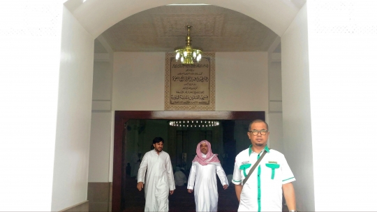 Mengunjungi masjid dua kiblat di Madinah