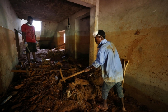 Nestapa rumah warga Sierra Leone hancur akibat banjir dan longsor