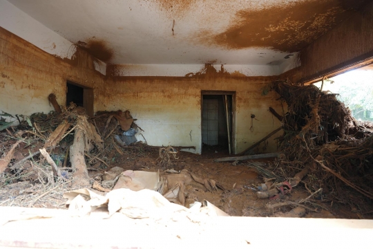 Nestapa rumah warga Sierra Leone hancur akibat banjir dan longsor