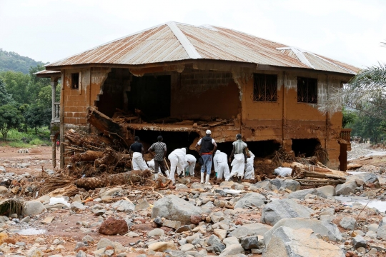 Nestapa rumah warga Sierra Leone hancur akibat banjir dan longsor