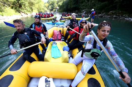 Uniknya pernikahan pasangan di Bosnia sambil berarung jeram