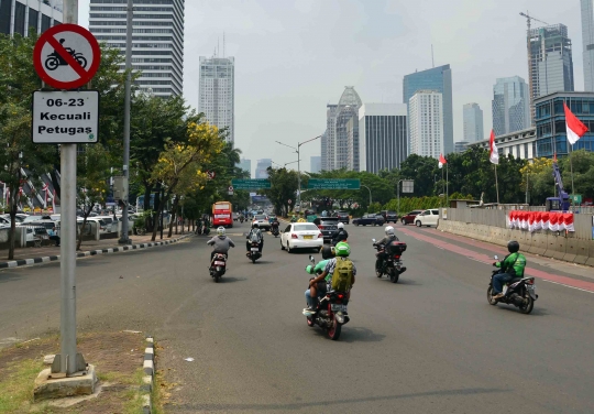 Uji coba larangan sepeda motor di Jalan Sudirman dilakukan September