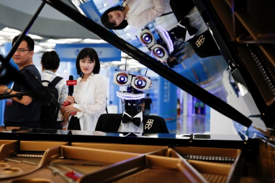 Tampil di Konferensi Robot Dunia, robot piano ini menghipnotis pengunjung