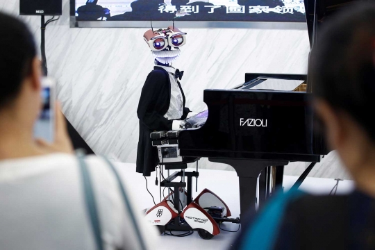 Tampil di Konferensi Robot Dunia, robot piano ini menghipnotis pengunjung