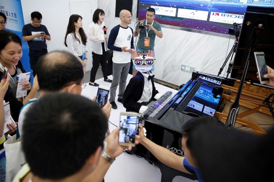 Tampil di Konferensi Robot Dunia, robot piano ini menghipnotis pengunjung