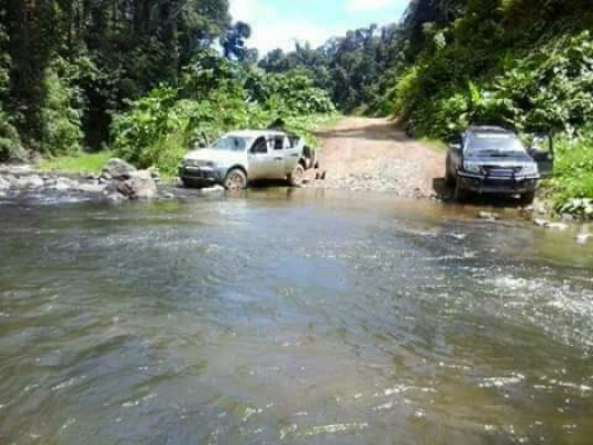 Bertaruh nyawa melintasi jalan rusak di perbatasan Malinau-Malaysia