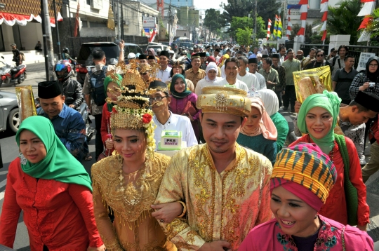 Ratusan pengantin menikah massal di acara PKB Mantu