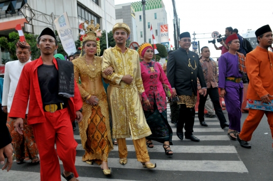 Ratusan pengantin menikah massal di acara PKB Mantu