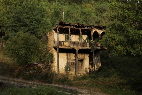Kisah wanita hidup seorang diri di desa berhantu Serbia