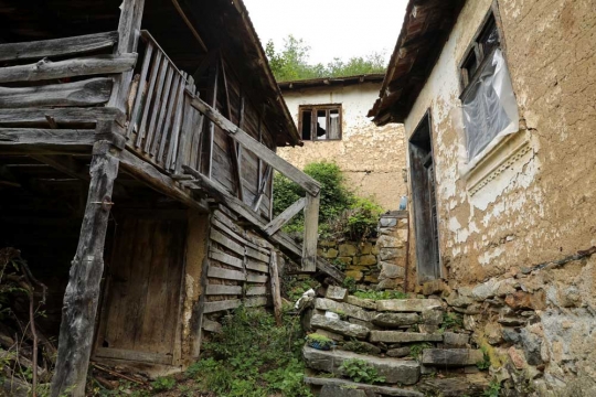 Kisah wanita hidup seorang diri di desa berhantu Serbia
