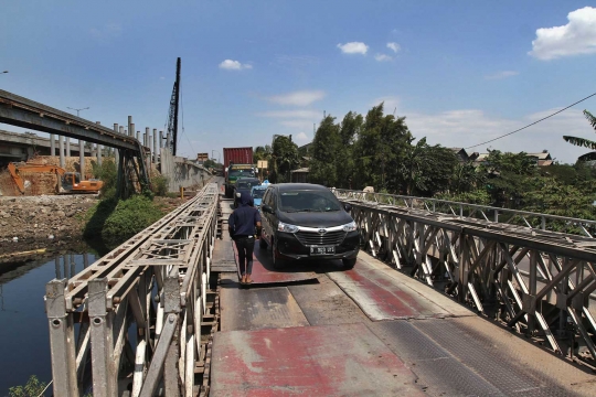 Jembatan bailey dipergunakan sementara sebagai penghubung Bekasi Utara ke Marunda
