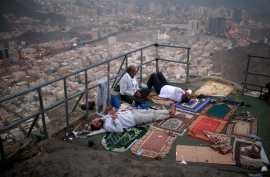 Potret jemaah haji betah berlama-lama di puncak Jabal Nur