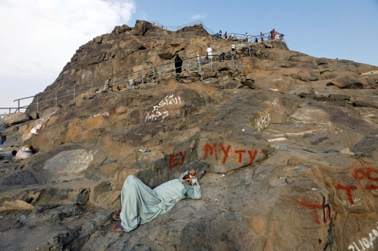 Potret jemaah haji betah berlama-lama di puncak Jabal Nur