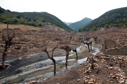 Kota kuno ini muncul setelah 60 tahun tenggelam di waduk Spanyol