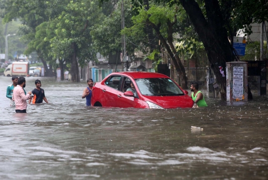 Banjir lumpuhkan Kota Mumbai