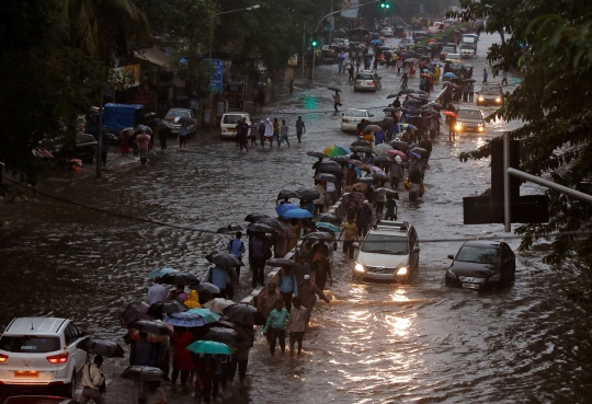 Banjir lumpuhkan Kota Mumbai