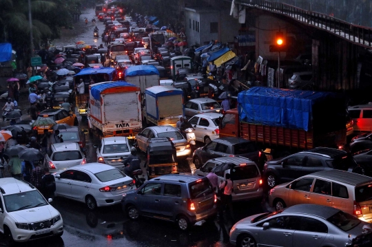 Banjir lumpuhkan Kota Mumbai
