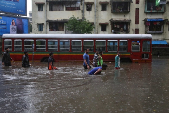 Banjir lumpuhkan Kota Mumbai