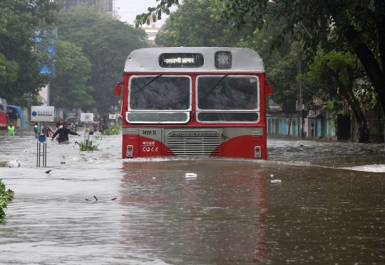Banjir lumpuhkan Kota Mumbai