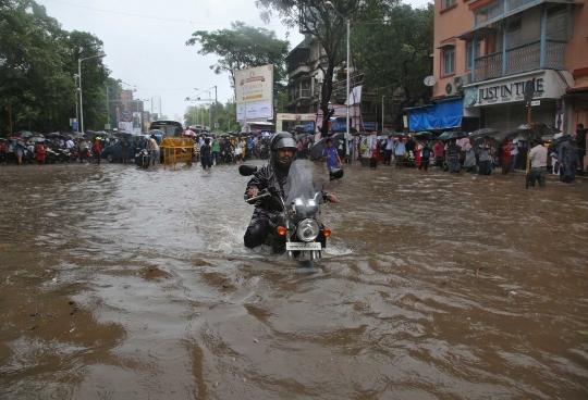 Banjir lumpuhkan Kota Mumbai