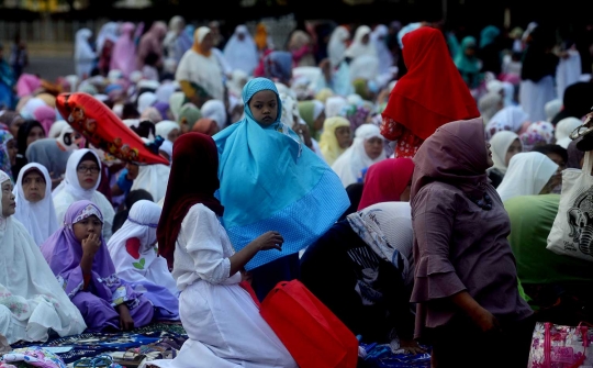 Salat id Idul Adha, ribuan jemaah menyemut di jalanan Jatinegara