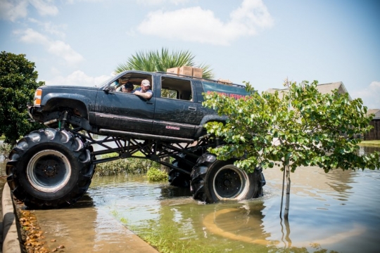 'Monster' penyelamat korban Badai Harley di Texas