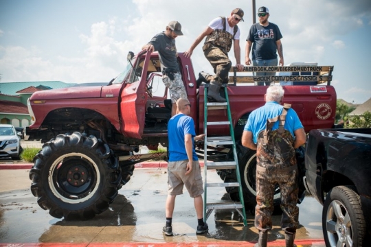 'Monster' penyelamat korban Badai Harley di Texas