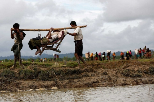 Perjuangan etnis Rohingya menembus perbatasan Myanmar ke Bangladesh