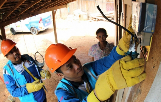 PLN sambungkan listrik gratis untuk warga kurang mampu di Jepara