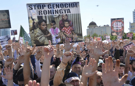 Ribuan muslim Rusia berunjuk rasa protes pembantaian Rohingya