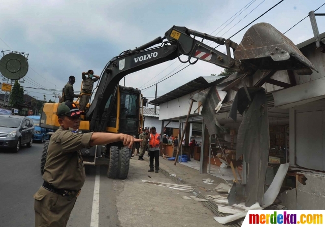 Foto : Ratusan bangunan liar di kawasan Puncak dibongkar 