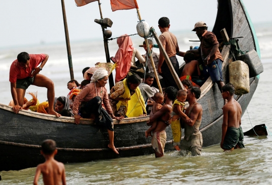 Nestapa muslim Rohingya kelelahan usai arungi lautan demi kabur ke Bangladesh