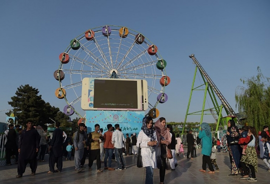 Keceriaan kecil di balik kota konflik Kabul