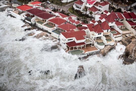 Pandangan udara hancurnya Pulau Saint Martin akibat Badai Irma