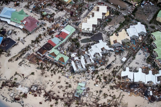 Pandangan udara hancurnya Pulau Saint Martin akibat Badai Irma