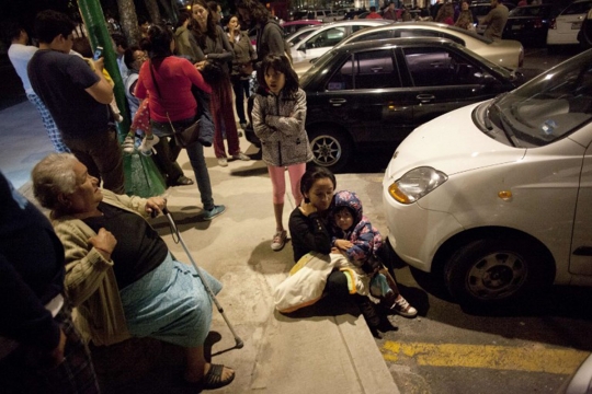 Diguncang gempa 8 SR, warga Meksiko berhamburan keluar rumah
