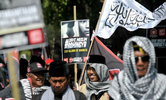 Ratusan demonstran geruduk Kedubes Myanmar kecam pembantaian Rohingya