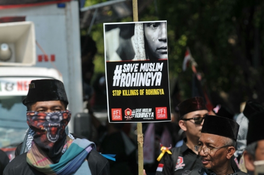 Ratusan demonstran geruduk Kedubes Myanmar kecam pembantaian Rohingya