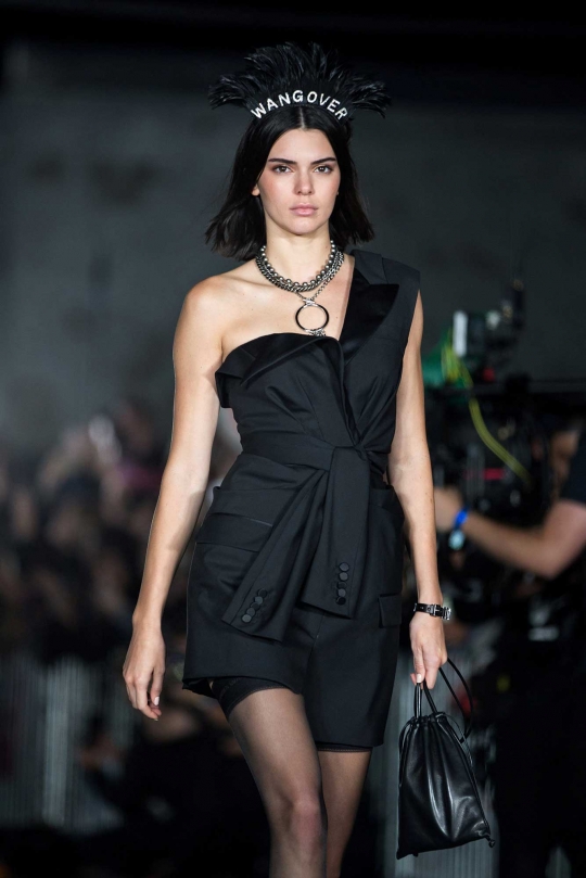 Penampilan rupawan Kendall Jenner di New York Fashion Week