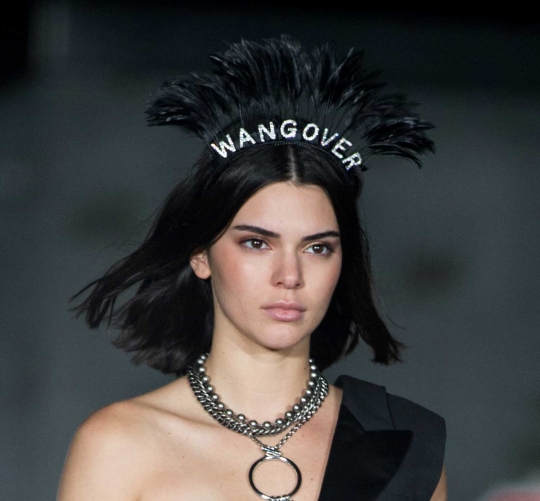 Penampilan rupawan Kendall Jenner di New York Fashion Week