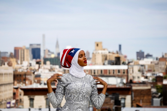 Kisah Halima Aden, model berhijab AS yang dulunya mantan pengungsi