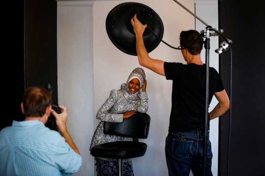 Kisah Halima Aden, model berhijab AS yang dulunya mantan pengungsi